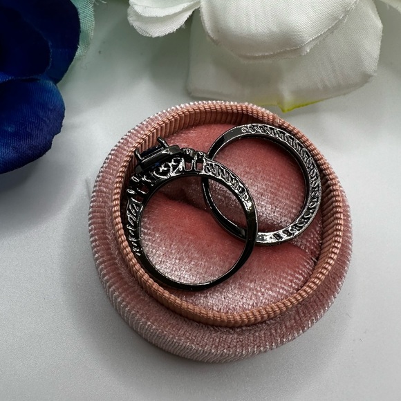 Sapphire Gemstone & Black Metal Tone  Ring Set Sz 7 NEW! - Picture 3 of 6